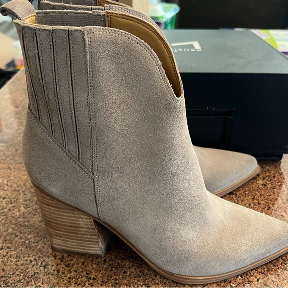 Marc Fisher Light Natural Bootie NIB - Picture 2 of 9